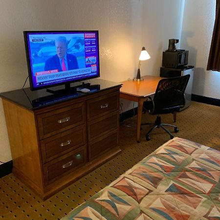 Brentwood Inn & Suites Гоббс Екстер'єр фото