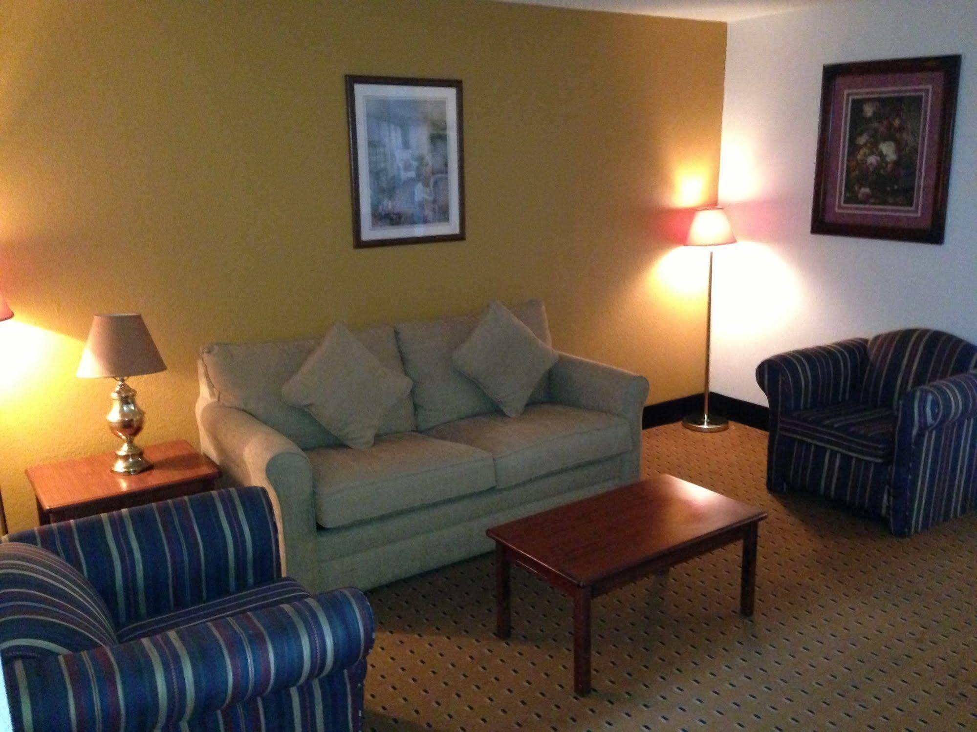 Brentwood Inn & Suites Гоббс Екстер'єр фото
